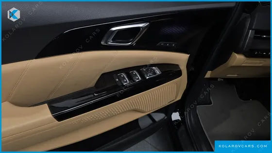 KIA CARNIVAL GASOLINE 7-SEATER SIGNATURE