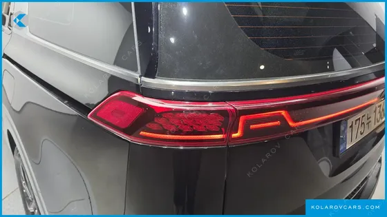 KIA CARNIVAL GASOLINE 7-SEATER SIGNATURE