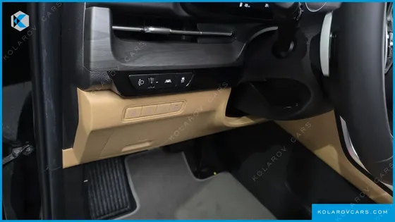 KIA CARNIVAL GASOLINE 7-SEATER SIGNATURE