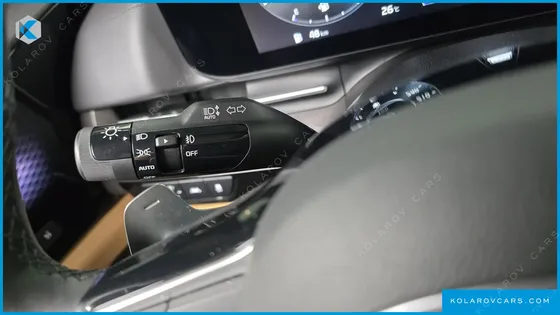 KIA CARNIVAL GASOLINE 7-SEATER SIGNATURE