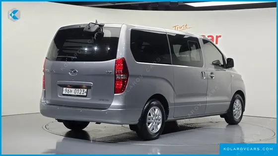 HYUNDAI STAREX VAN 5-SEATER