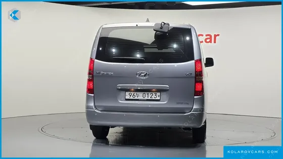HYUNDAI STAREX VAN 5-SEATER