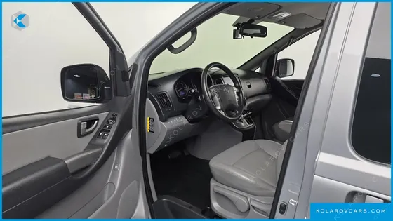 HYUNDAI STAREX VAN 5-SEATER