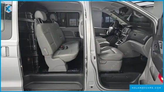 HYUNDAI STAREX VAN 5-SEATER
