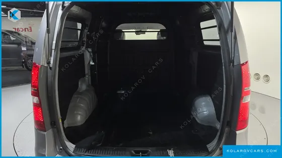 HYUNDAI STAREX VAN 5-SEATER