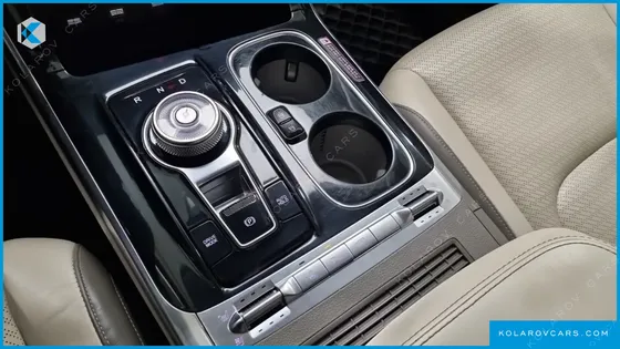 KIA CARNIVAL GASOLINE 7-SEATER HI-LIMOUSINE