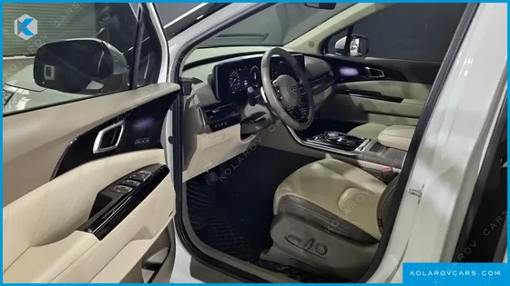 KIA CARNIVAL GASOLINE 7-SEATER HI-LIMOUSINE