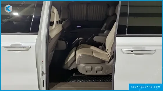 KIA CARNIVAL GASOLINE 7-SEATER HI-LIMOUSINE
