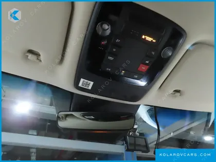 KIA CARNIVAL 7-SEATER HI-LIMOUSINE