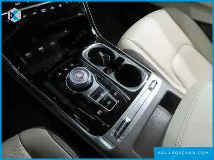 KIA CARNIVAL 9-SEATER HI-LIMOUSINE