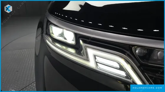 KIA CARNIVAL GASOLINE 9-SEATER SIGNATURE