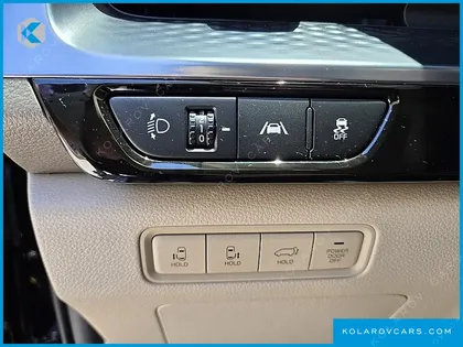 KIA CARNIVAL GASOLINE 7-SEATER HI-LIMOUSINE