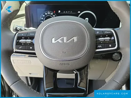KIA CARNIVAL GASOLINE 7-SEATER HI-LIMOUSINE
