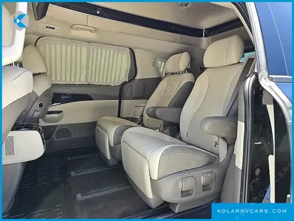 KIA CARNIVAL GASOLINE 7-SEATER HI-LIMOUSINE