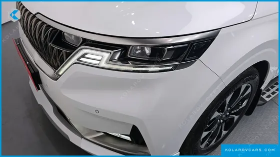 KIA CARNIVAL GASOLINE 9-SEATER HI-LIMOUSINE