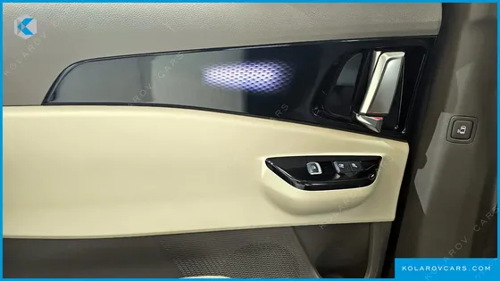 KIA CARNIVAL GASOLINE 9-SEATER HI-LIMOUSINE