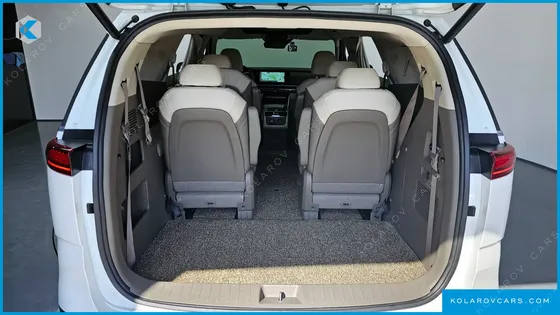 KIA CARNIVAL GASOLINE 9-SEATER HI-LIMOUSINE