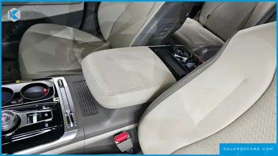 KIA CARNIVAL GASOLINE 9-SEATER HI-LIMOUSINE
