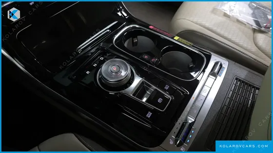 KIA CARNIVAL 7-SEATER HI-LIMOUSINE