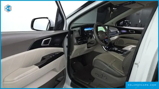 KIA CARNIVAL 7-SEATER HI-LIMOUSINE