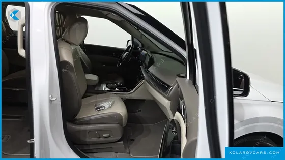 KIA CARNIVAL 7-SEATER HI-LIMOUSINE