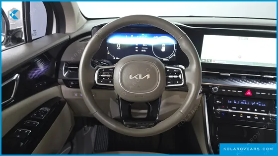 KIA CARNIVAL 7-SEATER HI-LIMOUSINE