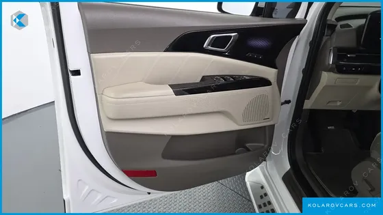 KIA CARNIVAL 7-SEATER HI-LIMOUSINE