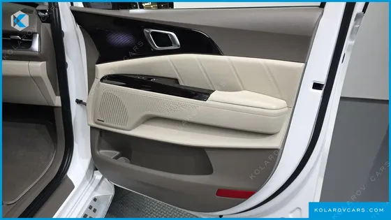 KIA CARNIVAL 7-SEATER HI-LIMOUSINE