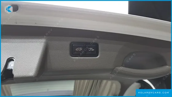 KIA CARNIVAL 7-SEATER HI-LIMOUSINE