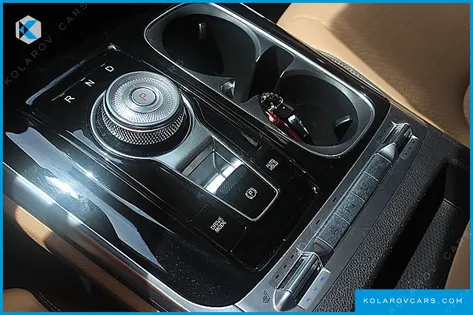 KIA CARNIVAL GASOLINE 7-SEATER SIGNATURE
