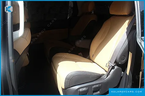 KIA CARNIVAL GASOLINE 7-SEATER SIGNATURE