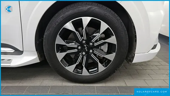 KIA CARNIVAL GASOLINE 9-SEATER HI-LIMOUSINE