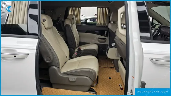 KIA CARNIVAL GASOLINE 9-SEATER HI-LIMOUSINE