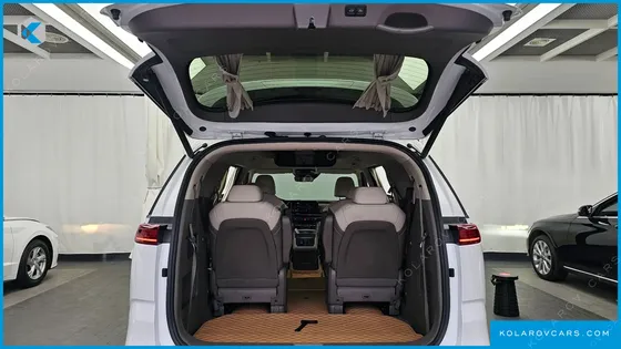 KIA CARNIVAL GASOLINE 9-SEATER HI-LIMOUSINE