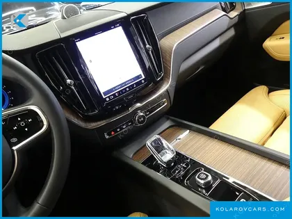 VOLVO XC60 B5 ULTIMATE BRIGHT