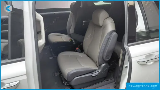 KIA CARNIVAL HEV 9SEATER SIGNATURE