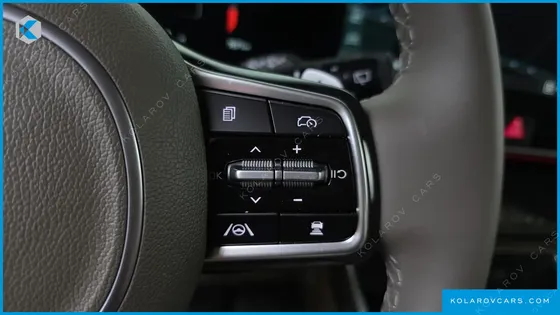 KIA CARNIVAL DIESEL 7-SEATER SIGNATURE