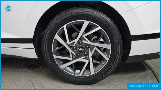 HYUNDAI GRANDEUR PREMIUM