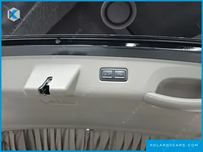 KIA CARNIVAL HEV 9-SEATER HI-LIMOUSINE