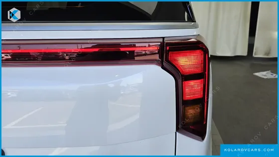 KIA CARNIVAL DIESEL 9-SEATER PRESTIGE