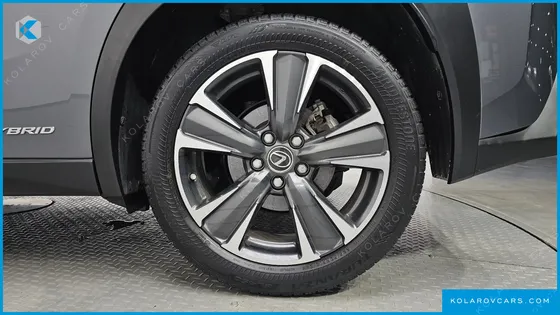 LEXUS UX 2.0 AWD