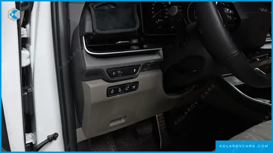 KIA CARNIVAL GASOLINE 9-SEATER NOBLESSE