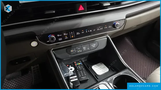 KIA CARNIVAL GASOLINE 9-SEATER NOBLESSE