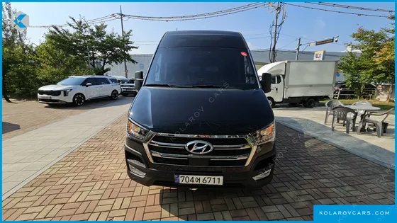 HYUNDAI SOLATI 15-SEATER