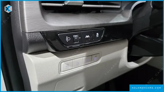 KIA CARNIVAL GASOLINE 7-SEATER SIGNATURE