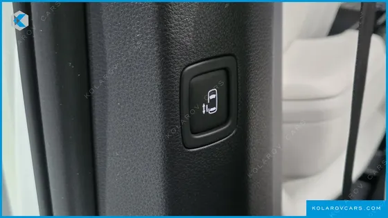 KIA CARNIVAL GASOLINE 7-SEATER SIGNATURE