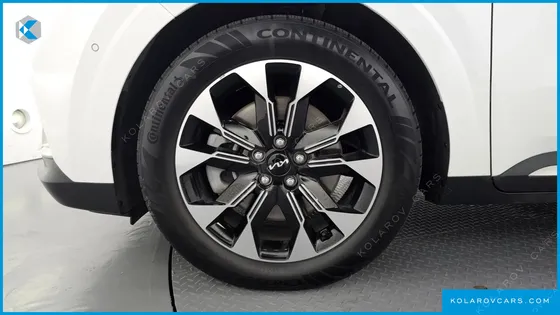 KIA CARNIVAL DIESEL 9-SEATER SIGNATURE