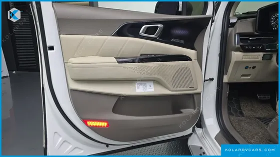 KIA CARNIVAL GASOLINE 4-SEATER HI-LIMOUSINE