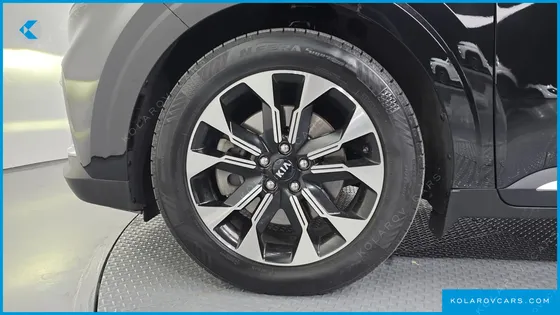 KIA CARNIVAL 9-SEATER NOBLESSE