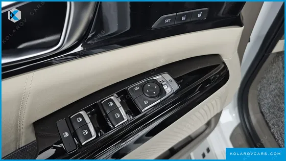 KIA CARNIVAL GASOLINE 9-SEATER HI-LIMOUSINE